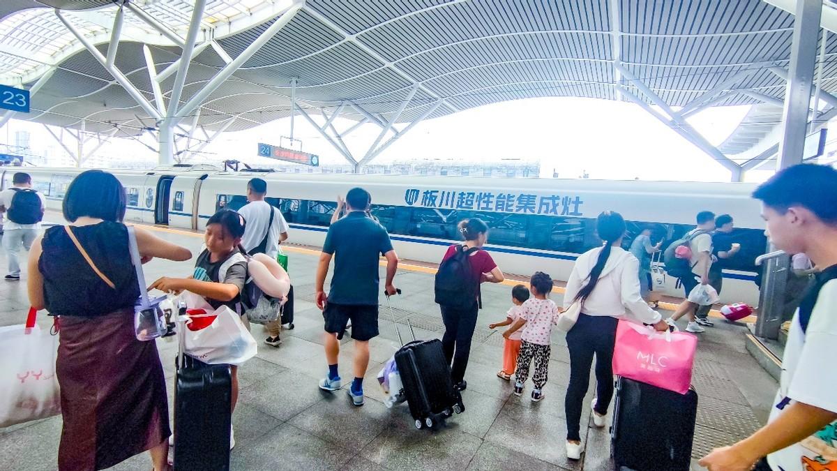奔跑吧！板川超性能！板川冠名列車席卷全國百城千站！