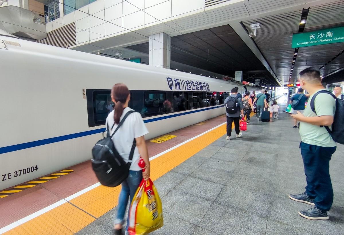 奔跑吧！板川超性能！板川冠名列車席卷全國百城千站！