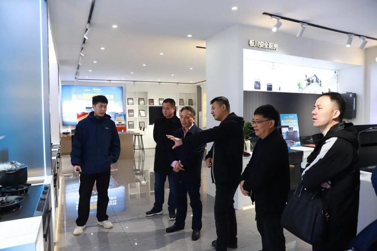嵊州市人大常委會一行蒞臨板川電器深度調研考察，共促企業提質增速！