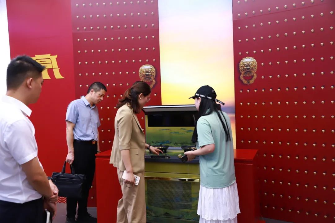 嵊州市委副書(shū)記余丹一行蒞臨板川電器： 共鑒發(fā)展歷程，共繪未來(lái)藍(lán)圖